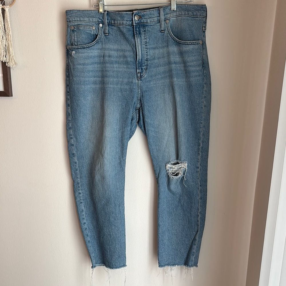 Madewell women’s the perfect vintage jeans Light Blue Denim Jeans distressed 33!